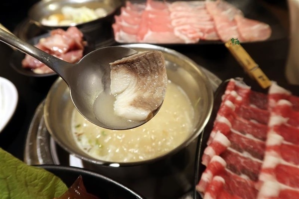 宮綺308 昆布の鍋：公館吃到飽 宮綺308火鍋 只要358肉肉吃到飽 平日優惠套餐超划算 不收一成吃到飽火鍋~