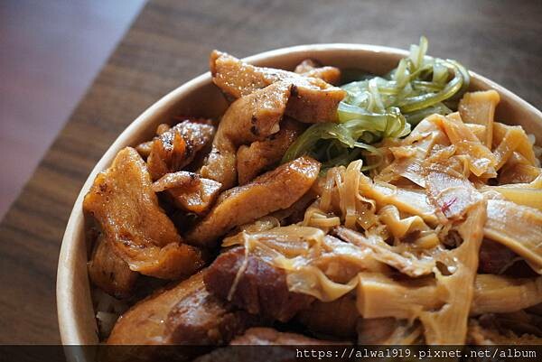 【桃園滷肉飯推薦】上座古傳滷肉飯|黑金滷汁、回憶系便當,吃一 【桃園滷肉飯推薦】上座古傳滷肉飯|黑金滷汁、回憶系便當,吃一