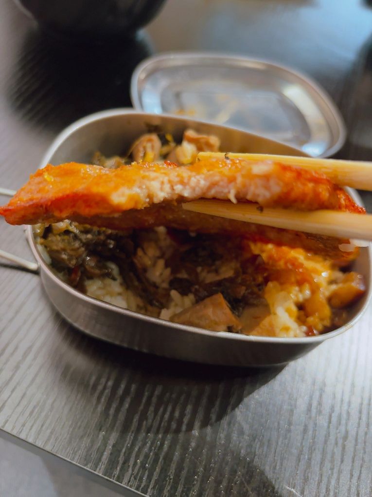 桃園龜山平價美食推薦!上座古傳滷肉飯專賣店超懷舊,古早摩天輪套餐。