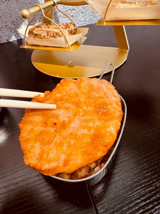 桃園龜山平價美食推薦!上座古傳滷肉飯專賣店超懷舊,古早摩天輪套餐。