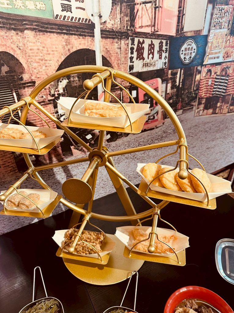 桃園龜山平價美食推薦!上座古傳滷肉飯專賣店超懷舊,古早摩天輪套餐。