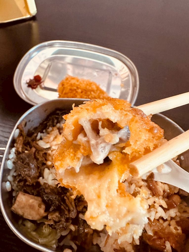 桃園龜山平價美食推薦!上座古傳滷肉飯專賣店超懷舊,古早摩天輪套餐。