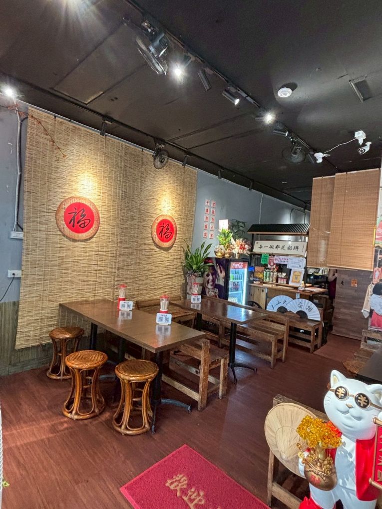 桃園龜山平價美食推薦!上座古傳滷肉飯專賣店超懷舊,古早摩天輪套餐。