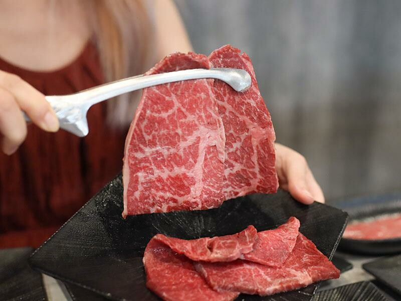 竹北燒肉吃到飽!肉當家燒肉一番799和牛海鮮任你點,啤酒也喝到飽。
