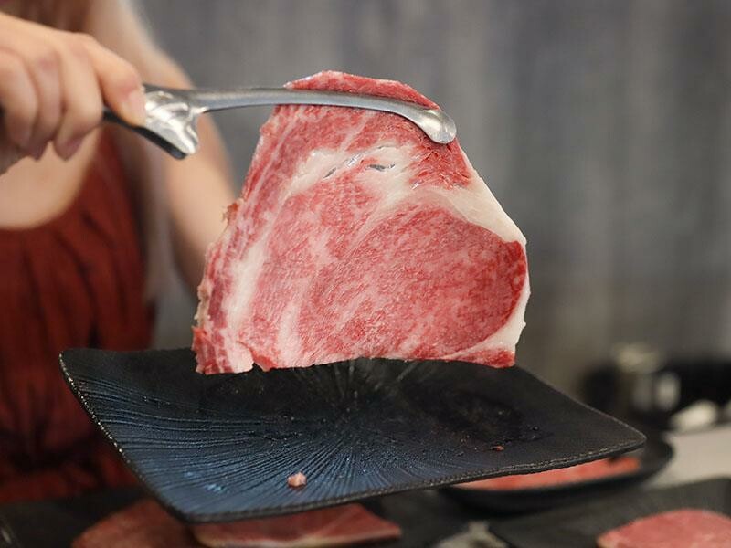竹北燒肉吃到飽!肉當家燒肉一番799和牛海鮮任你點,啤酒也喝到飽。