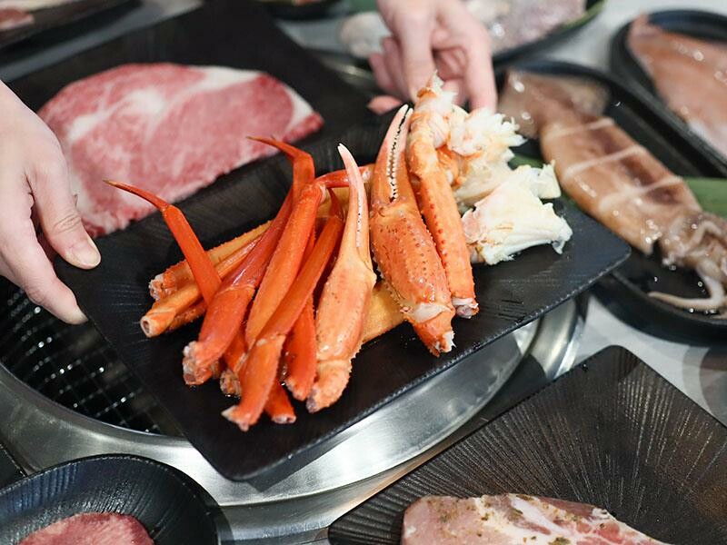 竹北燒肉吃到飽!肉當家燒肉一番799和牛海鮮任你點,啤酒也喝到飽。