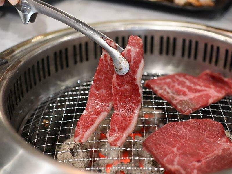 竹北燒肉吃到飽!肉當家燒肉一番799和牛海鮮任你點,啤酒也喝到飽。