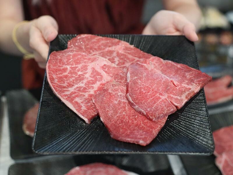 竹北燒肉吃到飽!肉當家燒肉一番799和牛海鮮任你點,啤酒也喝到飽。