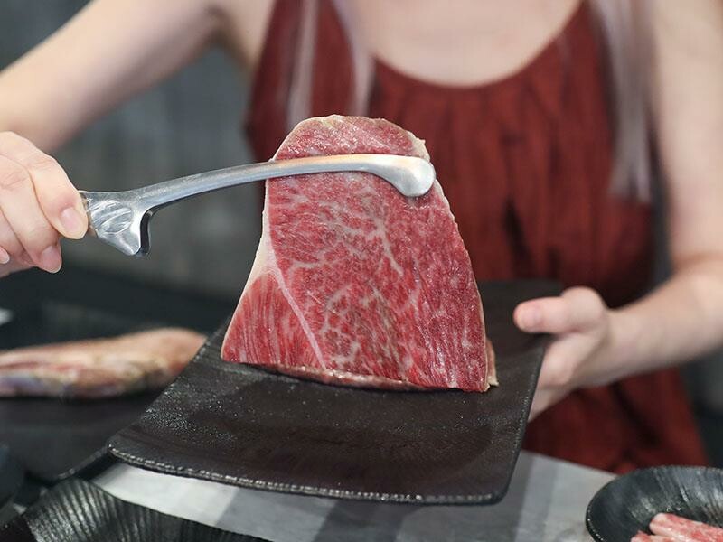 竹北燒肉吃到飽!肉當家燒肉一番799和牛海鮮任你點,啤酒也喝到飽。