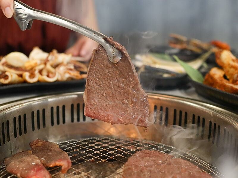 竹北燒肉吃到飽!肉當家燒肉一番799和牛海鮮任你點,啤酒也喝到飽。