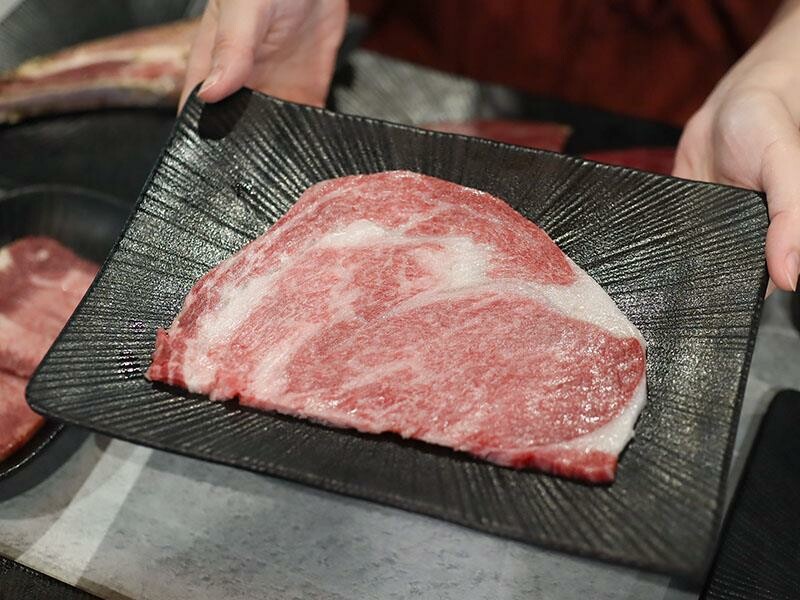 竹北燒肉吃到飽!肉當家燒肉一番799和牛海鮮任你點,啤酒也喝到飽。