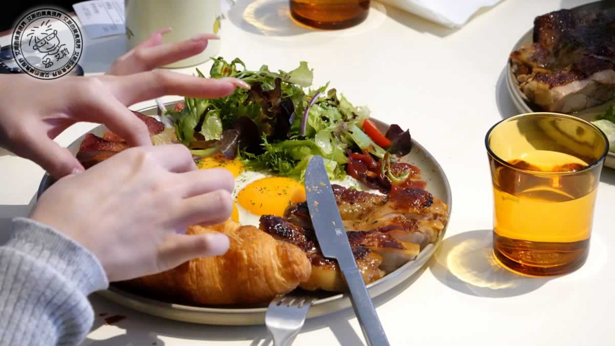 西門町咖啡廳推薦!Lost and Found西門店限定開心果阿芙加朵,早午餐必吃。