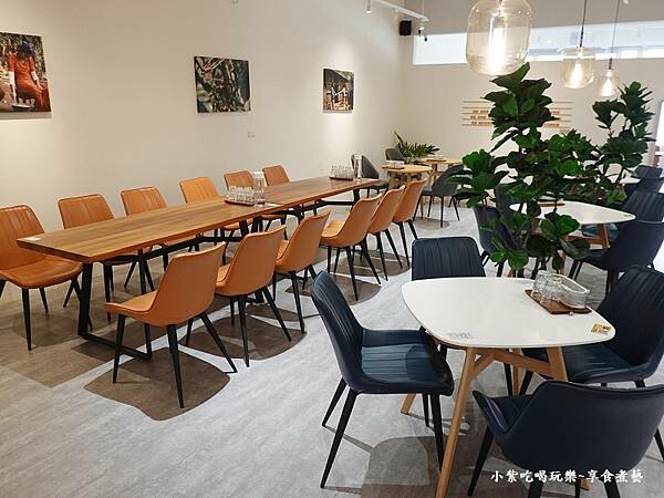 2樓用餐環境-2025成真咖啡桃園中正店 (2).jpg 2樓用餐環境-2025成真咖啡桃園中正店 (2).jpg