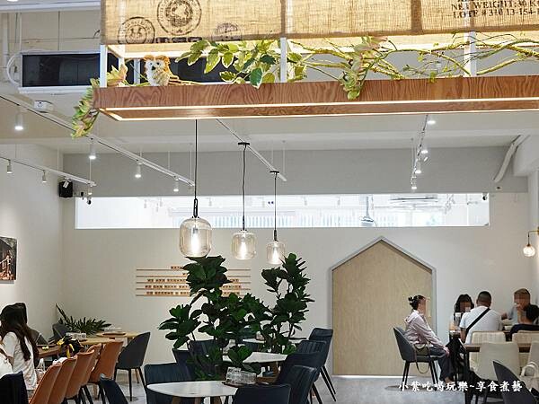 2樓用餐環境-2025成真咖啡桃園中正店 (3).jpg 2樓用餐環境-2025成真咖啡桃園中正店 (3).jpg
