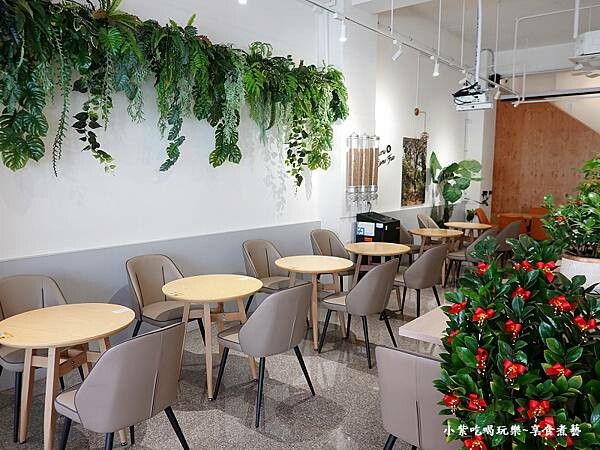 1樓用餐環境-2025成真咖啡桃園中正店 (1).jpg 1樓用餐環境-2025成真咖啡桃園中正店 (1).jpg
