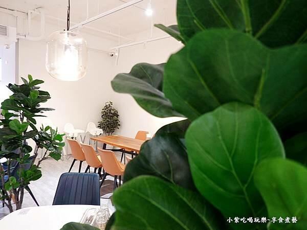 2樓用餐環境-2025成真咖啡桃園中正店 (1).jpg 2樓用餐環境-2025成真咖啡桃園中正店 (1).jpg