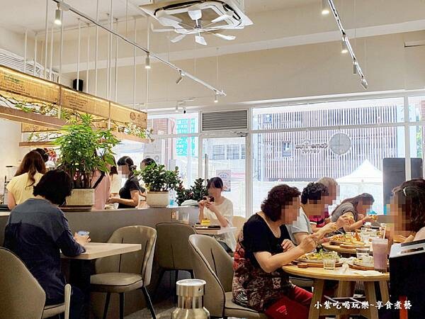 全日型餐廳客群年齡寛廣-2025成真咖啡桃園中正店.jpg 全日型餐廳客群年齡寛廣-2025成真咖啡桃園中正店.jpg