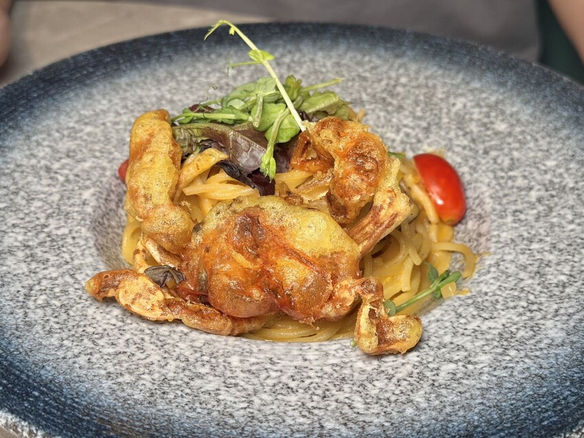 禾多餐酒館｜小巨蛋巷弄裡的高人氣餐酒館，餐點充滿驚喜超好吃。大推花雕酒奶油海鮮燉飯。約會聚餐首選 – 艾瑞絲的吃貨日常