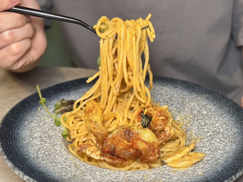 禾多餐酒館｜小巨蛋巷弄裡的高人氣餐酒館，餐點充滿驚喜超好吃。大推花雕酒奶油海鮮燉飯。約會聚餐首選 – 艾瑞絲的吃貨日常