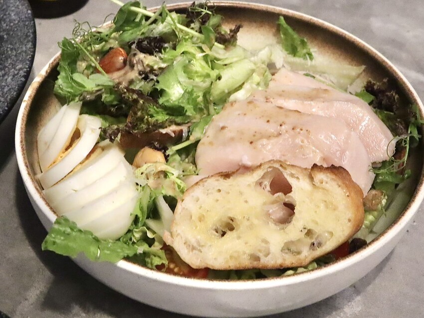 禾多餐酒館｜小巨蛋巷弄裡的高人氣餐酒館，餐點充滿驚喜超好吃。大推花雕酒奶油海鮮燉飯。約會聚餐首選 – 艾瑞絲的吃貨日常