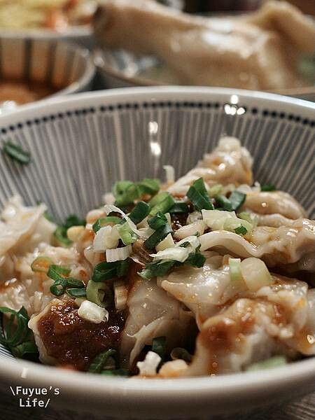 |台北中山大直‧小吃| 大中小碗均一價《兄弟麵館》特色麵館.