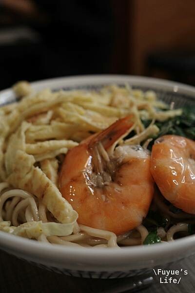 |台北中山大直‧小吃| 大中小碗均一價《兄弟麵館》特色麵館.