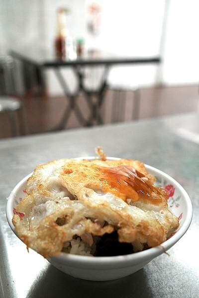 |嘉義西區‧台式| 懶得排隊可以吃.與阿溪雞肉飯系出同門《阿