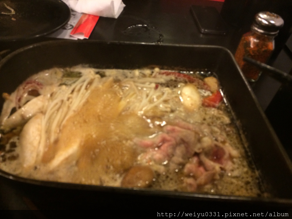 古亭捷運站巷弄人氣美食、中正紀念堂壽喜燒吃到飽－《鋤燒壽喜燒》杭州店！