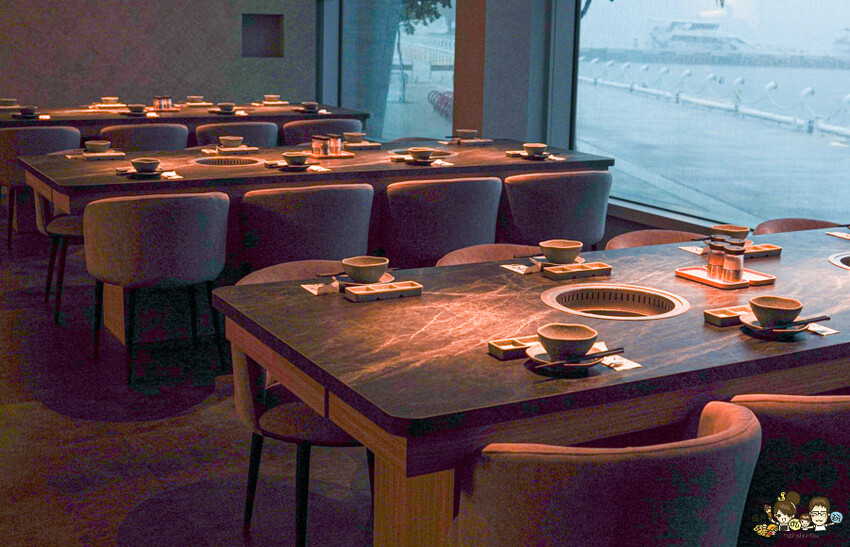 全台首間海港燒肉 1928燒肉總鋪-高流海洋店，最美療癒海港燒肉隱藏鯨魚06館 、海洋限定美食、高雄輕軌美食 - 跟著尼力吃喝玩樂＆親子生活