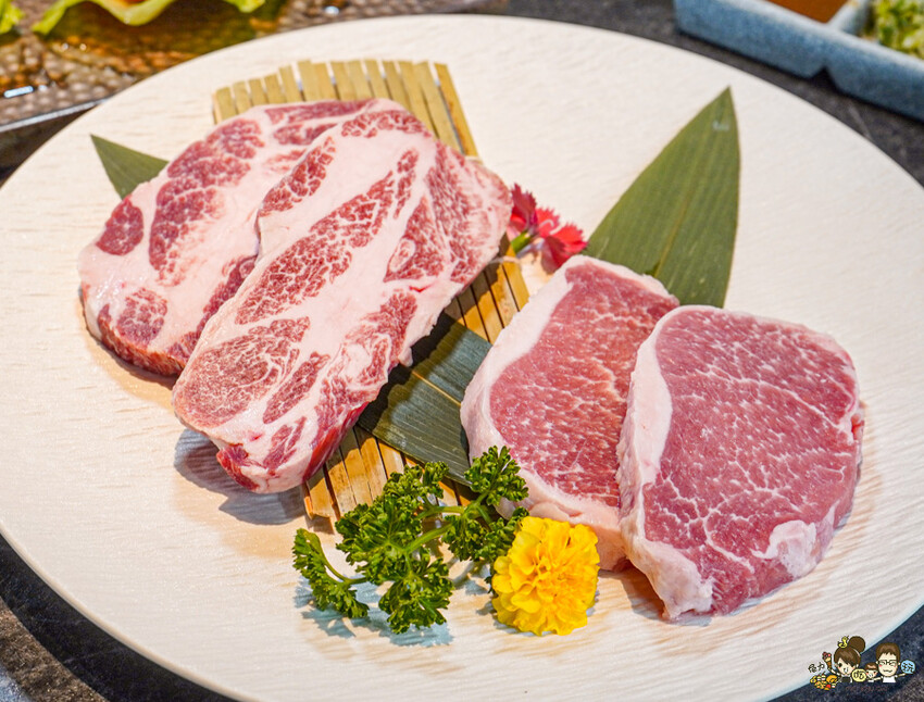 全台首間海港燒肉 1928燒肉總鋪-高流海洋店，最美療癒海港燒肉隱藏鯨魚06館 、海洋限定美食、高雄輕軌美食 - 跟著尼力吃喝玩樂＆親子生活