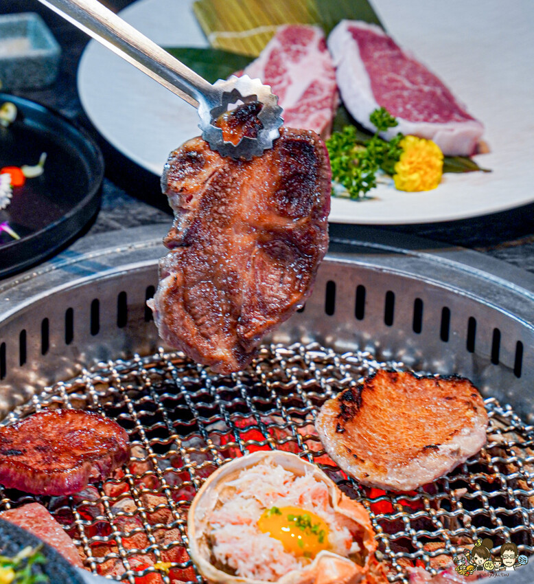 全台首間海港燒肉 1928燒肉總鋪-高流海洋店，最美療癒海港燒肉隱藏鯨魚06館 、海洋限定美食、高雄輕軌美食 - 跟著尼力吃喝玩樂＆親子生活