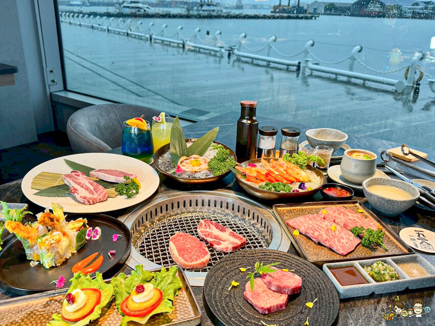 全台首間海港燒肉 1928燒肉總鋪-高流海洋店，最美療癒海港燒肉隱藏鯨魚06館 、海洋限定美食、高雄輕軌美食 - 跟著尼力吃喝玩樂＆親子生活