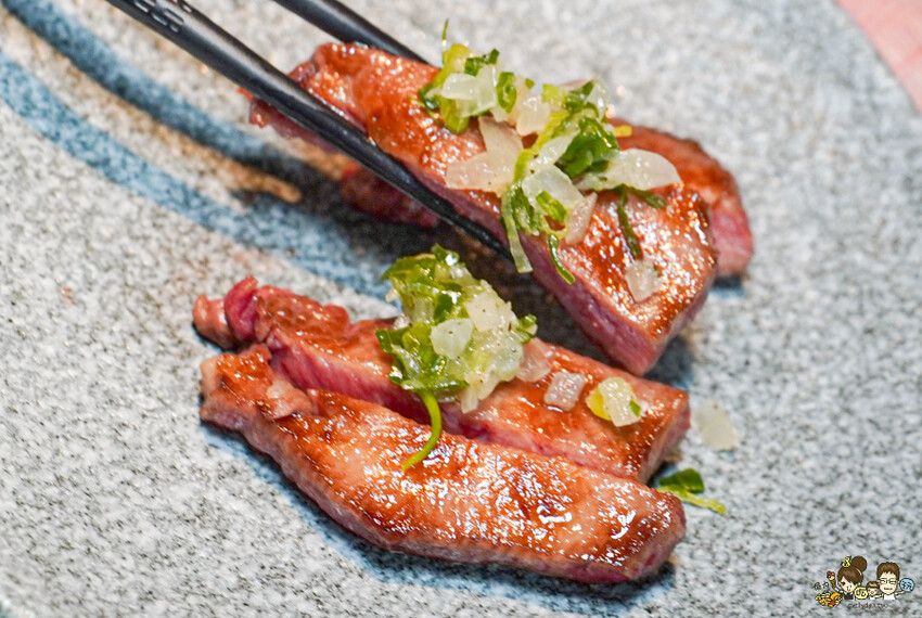 全台首間海港燒肉 1928燒肉總鋪-高流海洋店，最美療癒海港燒肉隱藏鯨魚06館 、海洋限定美食、高雄輕軌美食 - 跟著尼力吃喝玩樂＆親子生活