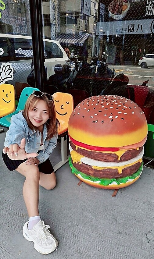 邪惡起司瀑布大爆發！經典美式牛肉漢堡必吃推薦，還有玉米濃湯、氣泡飲料免費喝！！