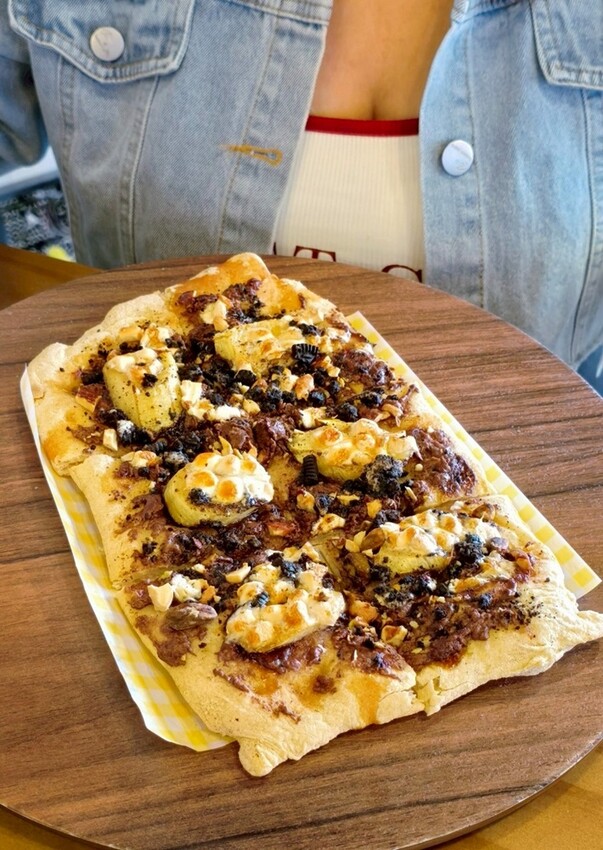 邪惡起司瀑布大爆發！經典美式牛肉漢堡必吃推薦，還有玉米濃湯、氣泡飲料免費喝！！