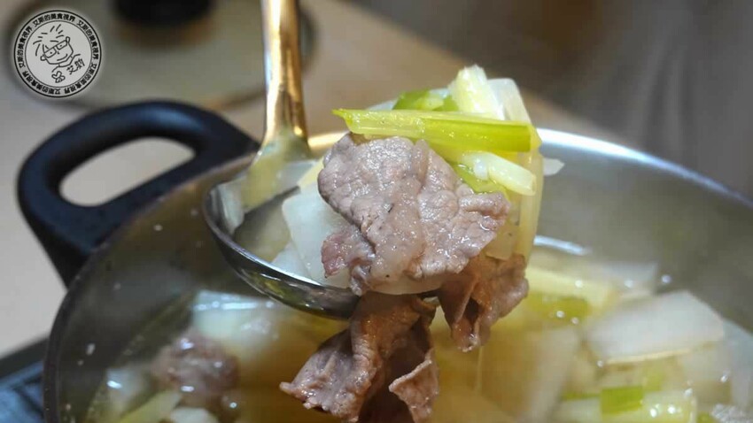 台北東區吃首爾家常菜！漢陽韓式陶盤烤肉，肉質軟嫩多汁必吃。