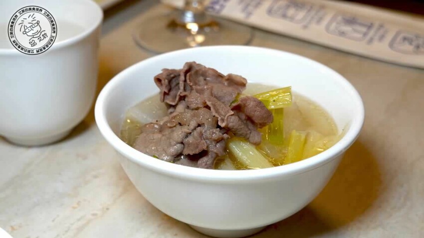 台北東區吃首爾家常菜！漢陽韓式陶盤烤肉，肉質軟嫩多汁必吃。