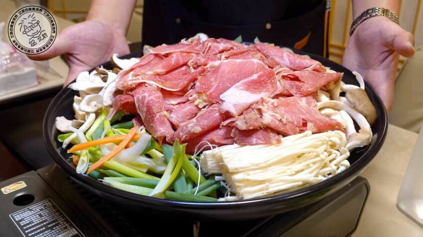台北東區吃首爾家常菜！漢陽韓式陶盤烤肉，肉質軟嫩多汁必吃。