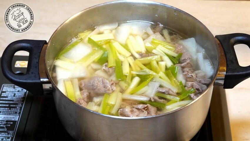 台北東區吃首爾家常菜！漢陽韓式陶盤烤肉，肉質軟嫩多汁必吃。