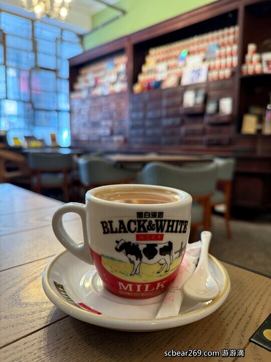 大稻埕復古老宅咖啡廳！窩窩咖啡Wooo Coffee打造懷舊港式料理與藝文空間。