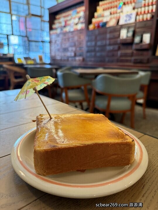 大稻埕復古老宅咖啡廳！窩窩咖啡Wooo Coffee打造懷舊港式料理與藝文空間。