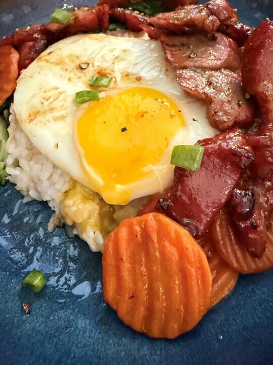 大稻埕復古老宅咖啡廳！窩窩咖啡Wooo Coffee打造懷舊港式料理與藝文空間。