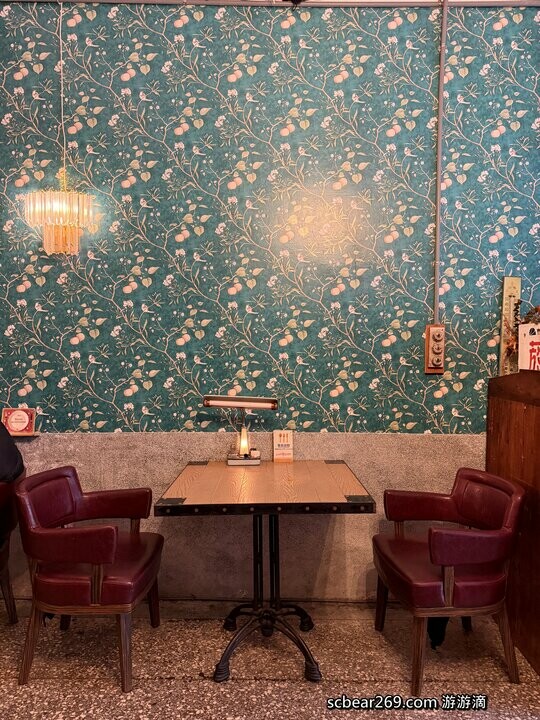 大稻埕復古老宅咖啡廳！窩窩咖啡Wooo Coffee打造懷舊港式料理與藝文空間。