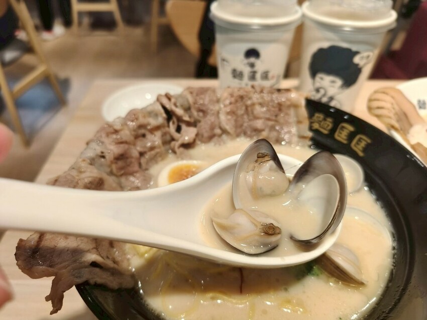 “內湖拉麵推薦”西湖麵匡匡拉麵食堂-麵條爽滑Q彈加麵不加價!
