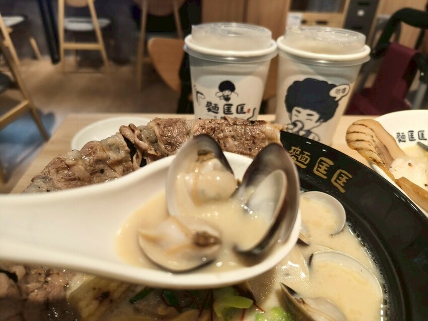 “內湖拉麵推薦”西湖麵匡匡拉麵食堂-麵條爽滑Q彈加麵不加價!