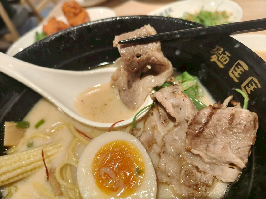 “內湖拉麵推薦”西湖麵匡匡拉麵食堂-麵條爽滑Q彈加麵不加價!