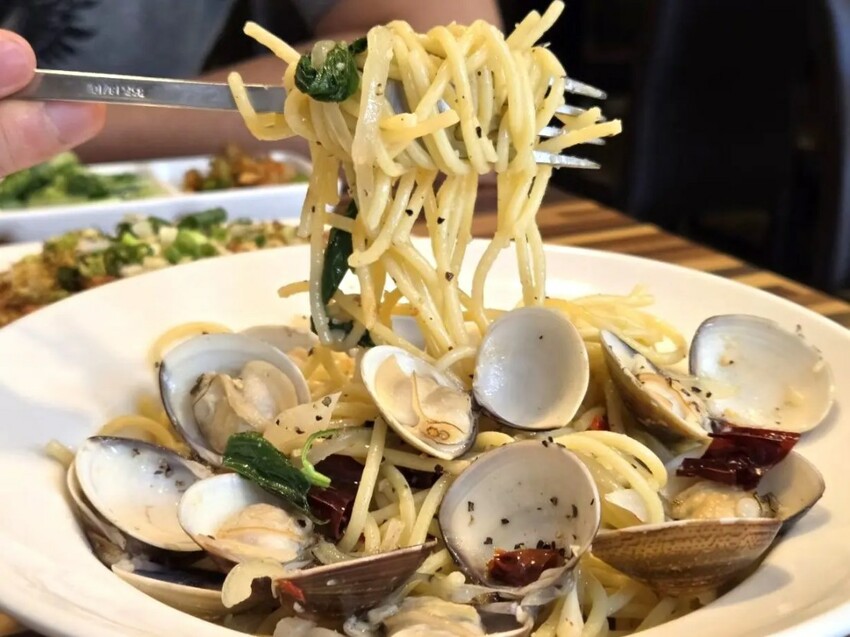 禾田複合式餐坊｜新店人在地美食餐廳！泰式檸檬魚套餐、蒜香辣味蛤蠣義大利麵新鮮又美味！新店安坑餐廳推薦、新店安坑美食推薦 - 佛系旅遊筆記
