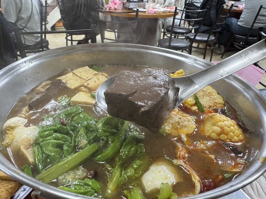 【台北中正美食】藍記麻辣鍋,在地30多年的傳統口味火鍋,鴨血 【台北中正美食】藍記麻辣鍋,在地30多年的傳統口味火鍋,鴨血