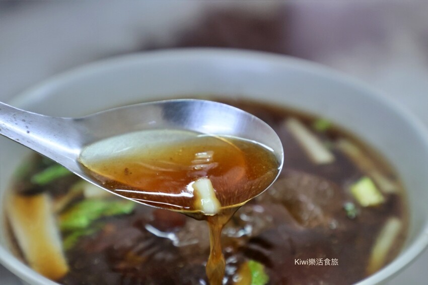 彰化金記牛肉麵超高CP值！牛肉麵70元還免費加麵，銅板價吃超飽。