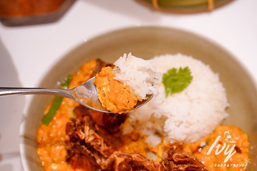 Lady nara|台中三井outlet美食推薦,全新菜單上線,創意的新泰式料理,就連辣度都能調整,必點打拋豬、泰式河粉、冬蔭湯、舒芙蕾!! - 艾薇覓食趣